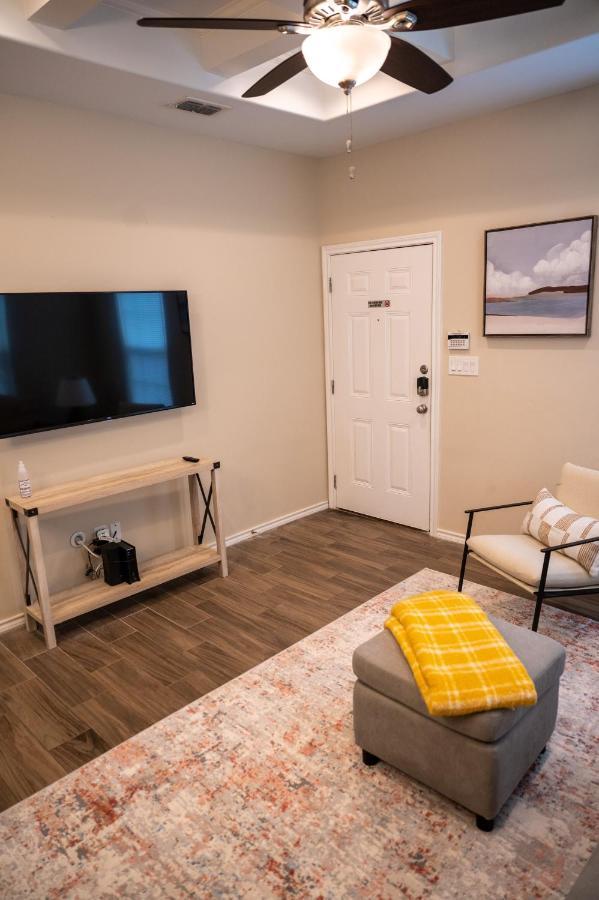 Fabulous King Size Bed In A Gated Neighborhood! Διαμέρισμα Edinburg Εξωτερικό φωτογραφία
